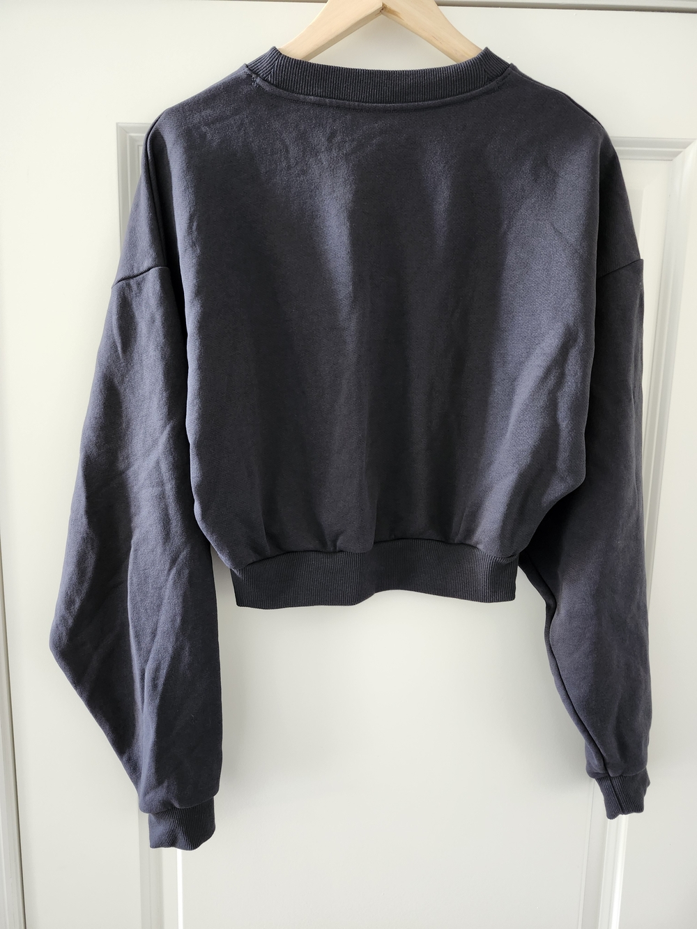 Alo Yoga Accolade Cropped Crew Neck Sweatshirt Black Medium EUC - Picture 5 of 5